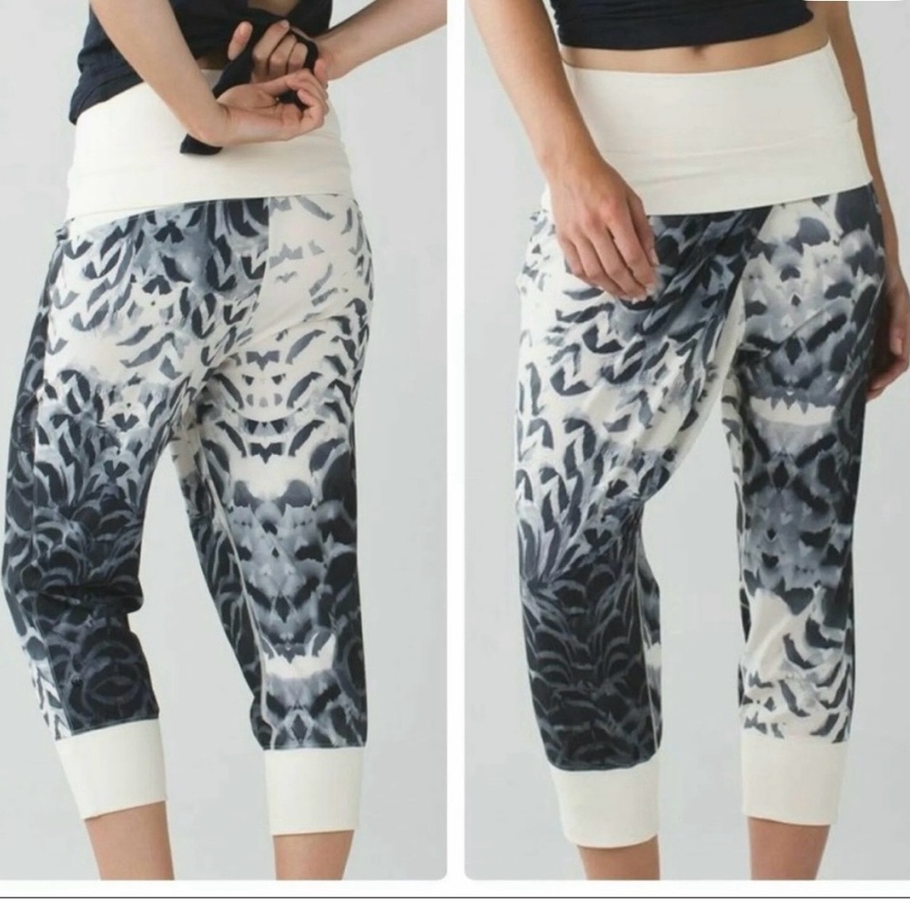 lululemon athletica Cream and Black Printed Cropped Joggers
